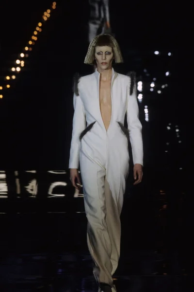 Look 3